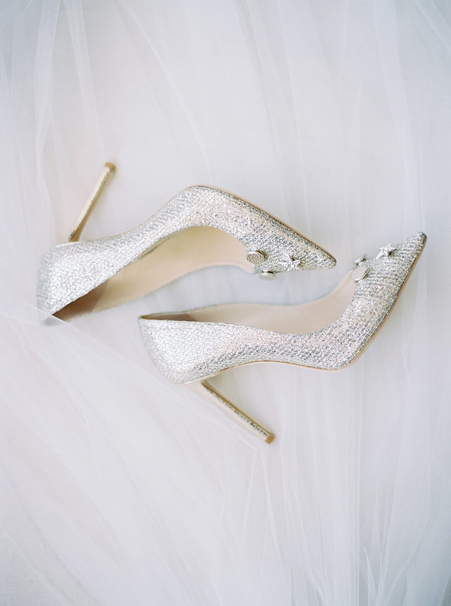 how should i dress for a black tie event